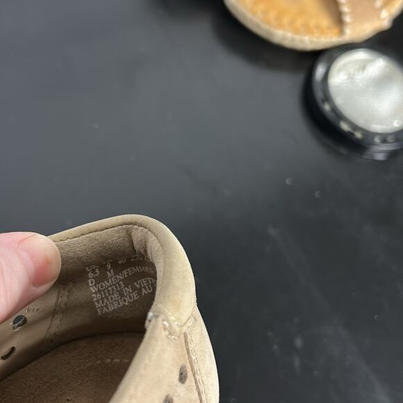 Clarks Women's Medora Gemma Nubuck Perforated Leather Shoes US Size 9M Cream - Picture 7 of 7